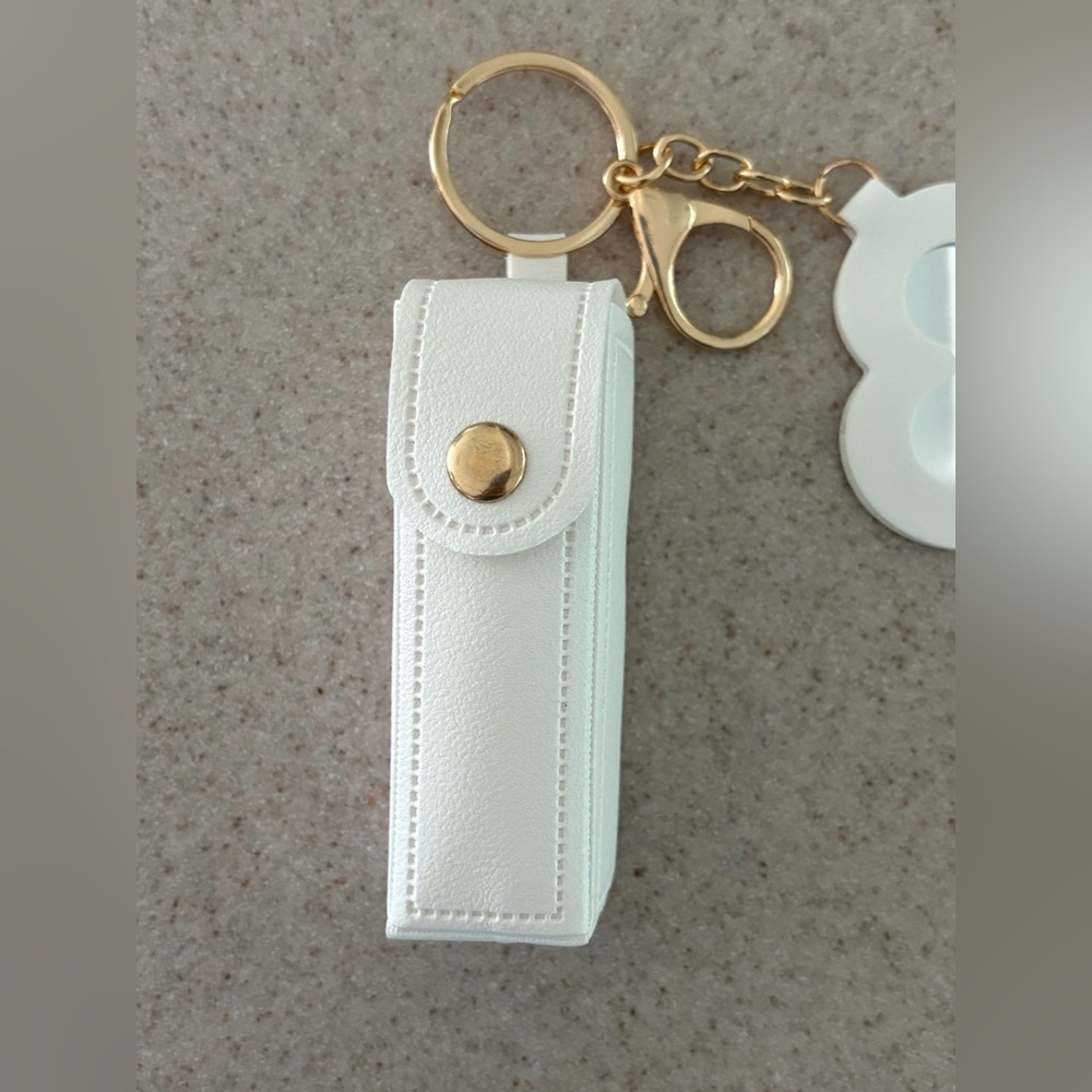 NWT White Lipstick Holder Keychain With Heart-Shaped Mirror - Picture 5 of 8